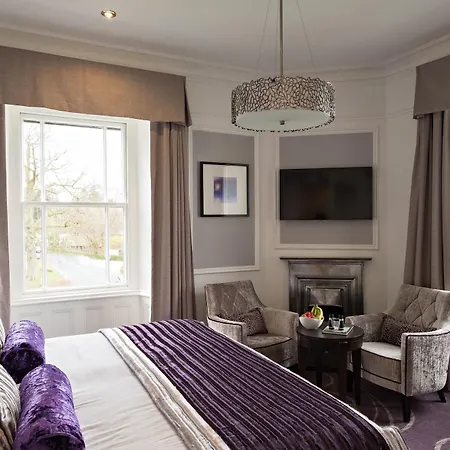 Wood Bay Hotel