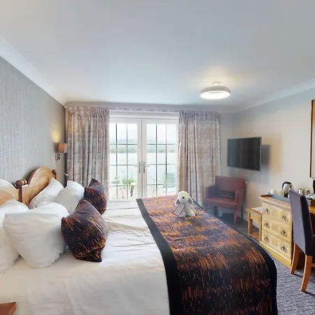 Wood Bay Hotel
