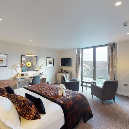 Wood Bay Hotel