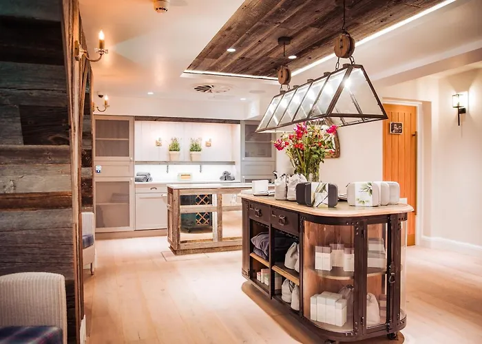 لو وود باي فندق 4*