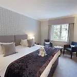 Wood Bay Hotel
